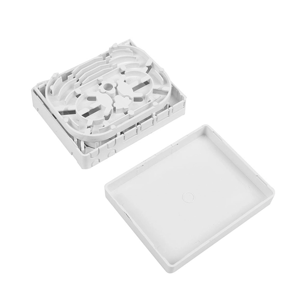 Can cable trays be installed on the same rack 