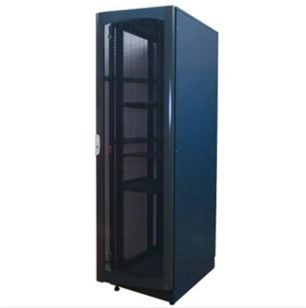 Low-temperature resistant outlet for communication power cabinets